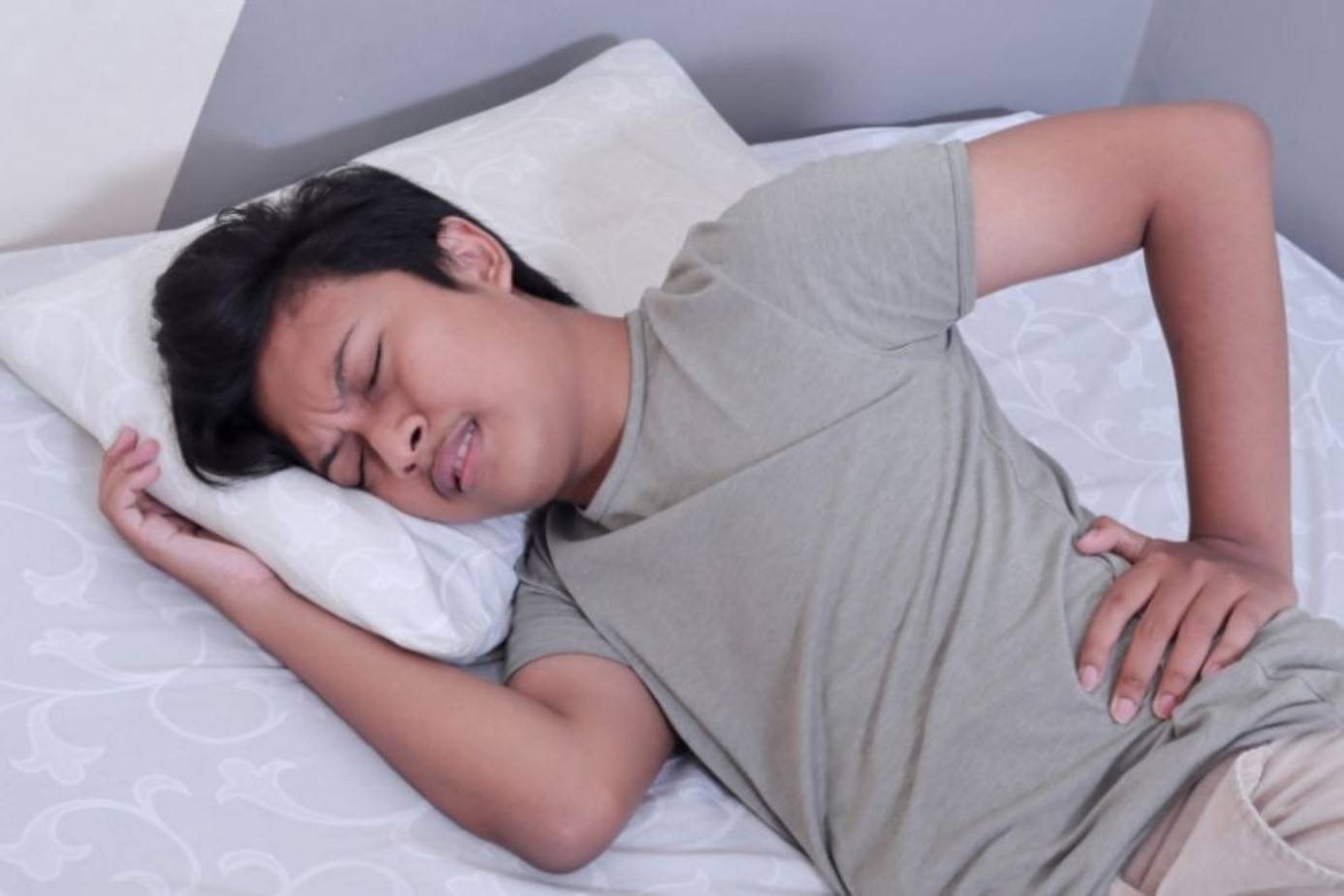Vì sao người nằm lâu cần thường xuyên thay đổi tư thế